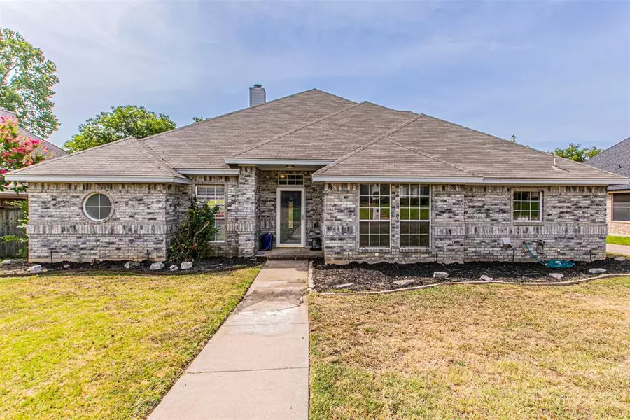 816 Xavier Drive, Mansfield, TX 76063