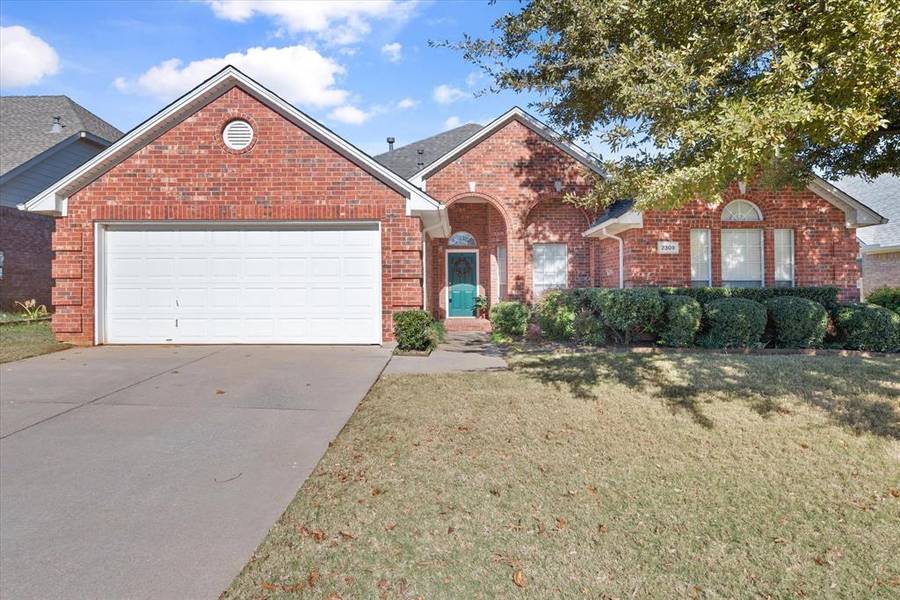 2309 Denham Drive, Arlington, TX 76001