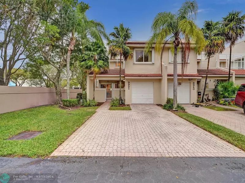 9932 NW 43rd Ter, Doral, FL 33178