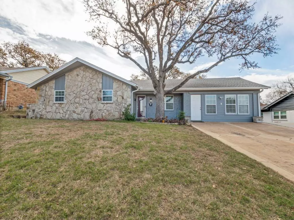 Euless, TX 76040,1609 Signet Drive