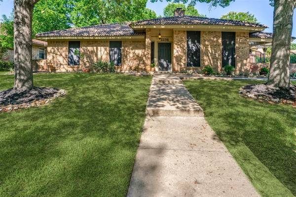 2236 Farrington Lane, Hurst, TX 76054