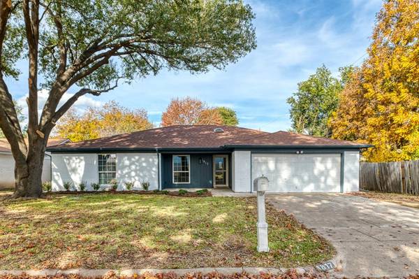 1817 Mulberry Drive, Benbrook, TX 76126