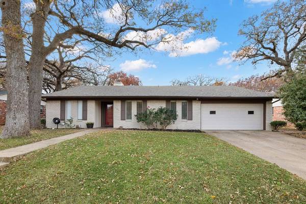 421 Moore Creek Road, Hurst, TX 76053