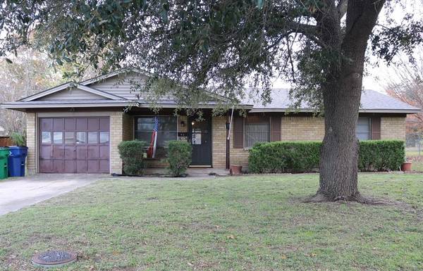 516 Lake Park Avenue, Waxahachie, TX 75165