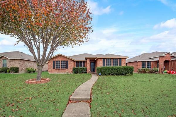 1207 April Showers Lane, Lancaster, TX 75134