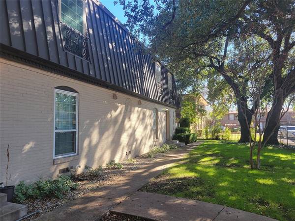 5212 Fleetwood Oaks Avenue #102,  Dallas,  TX 75235