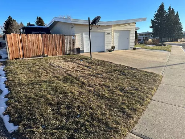 Lethbridge, AB T1K 3J3,3301 Keho PL S