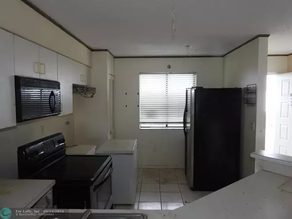 Pompano Beach, FL 33069,2334 S Cypress Bend Dr  #811