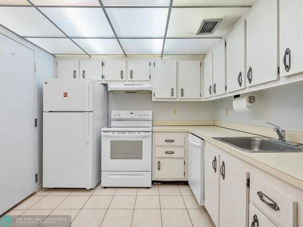 Plantation, FL 33317,6500 CYPRESS  #204