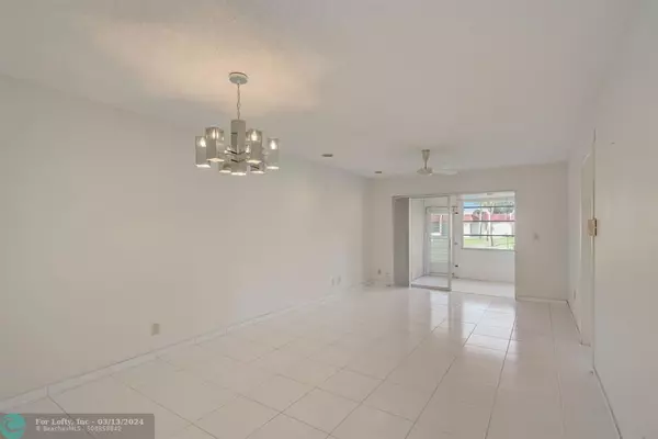 West Palm Beach, FL 33411,419 Lake Carol Dr  #419