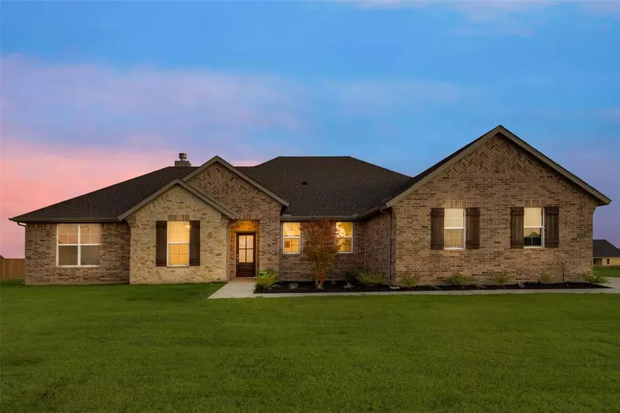 2721 Burr Oak Road, Terrell, TX 75161