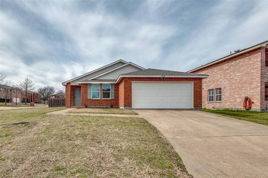 932 Springfield Drive, Cedar Hill, TX 75104