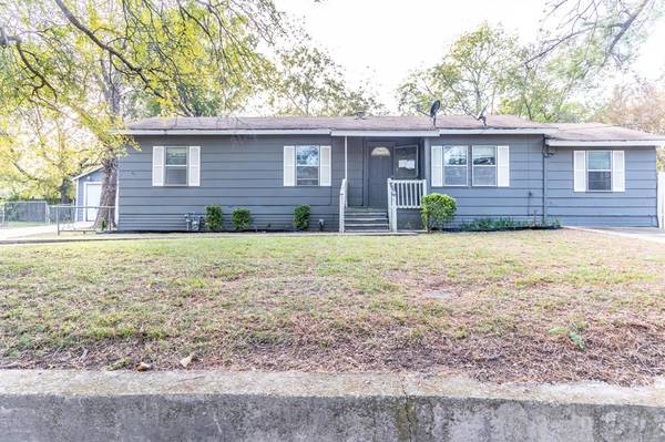 721 Thomas Street,  Bonham,  TX 75418