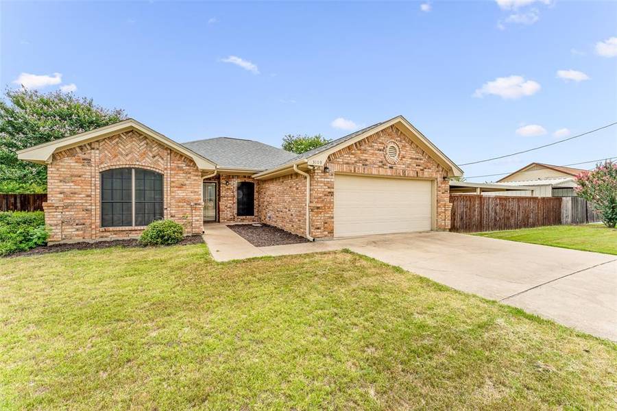 3109 Crockett Street, Granbury, TX 76049