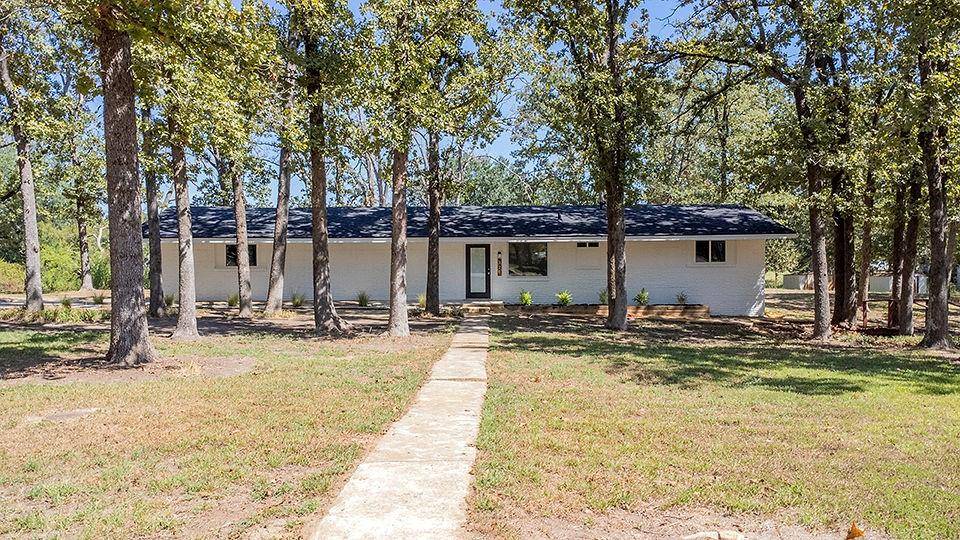 226 N Oaks Drive, Grand Saline, TX 75140