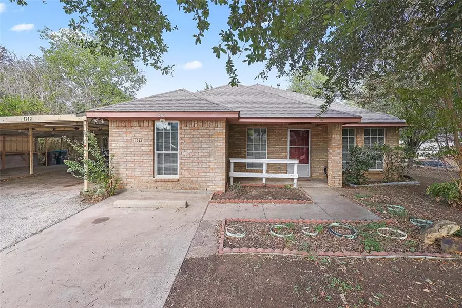 1212 Lincoln Avenue, Fort Worth, TX 76164