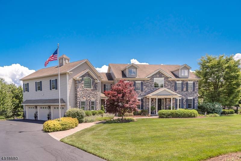 5 Rolling Meadow Ct, Washington Twp., NJ 07853