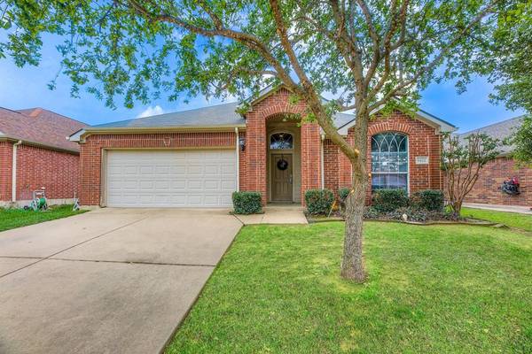 8421 Yellow Buckeye Drive, Fort Worth, TX 76140