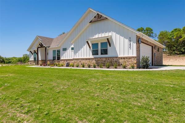 1042 Meadow Wood Terrace, Azle, TX 76020