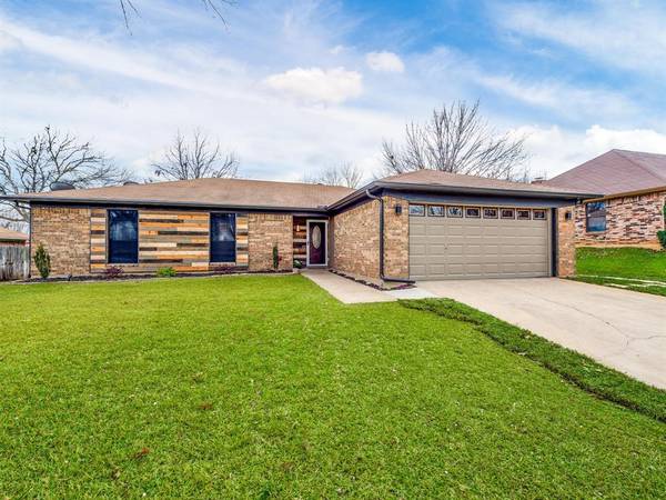 205 Springhill Drive, Hurst, TX 76054