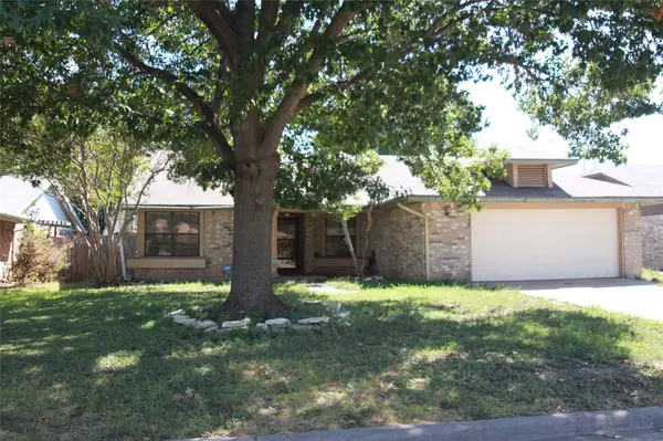 2633 Steppington Street, Grand Prairie, TX 75052