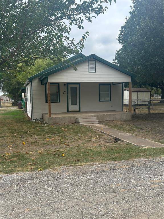 307 N Mill Street, Savoy, TX 75479