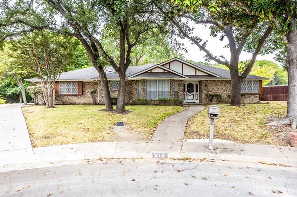 219 Clubbrook Circle, Desoto, TX 75115