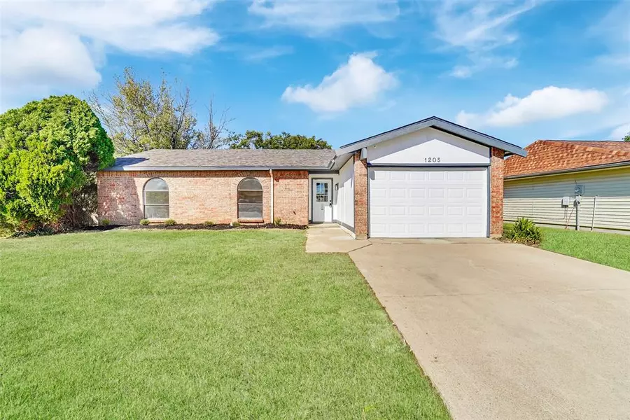 1205 Clay Hill Court, Arlington, TX 76014