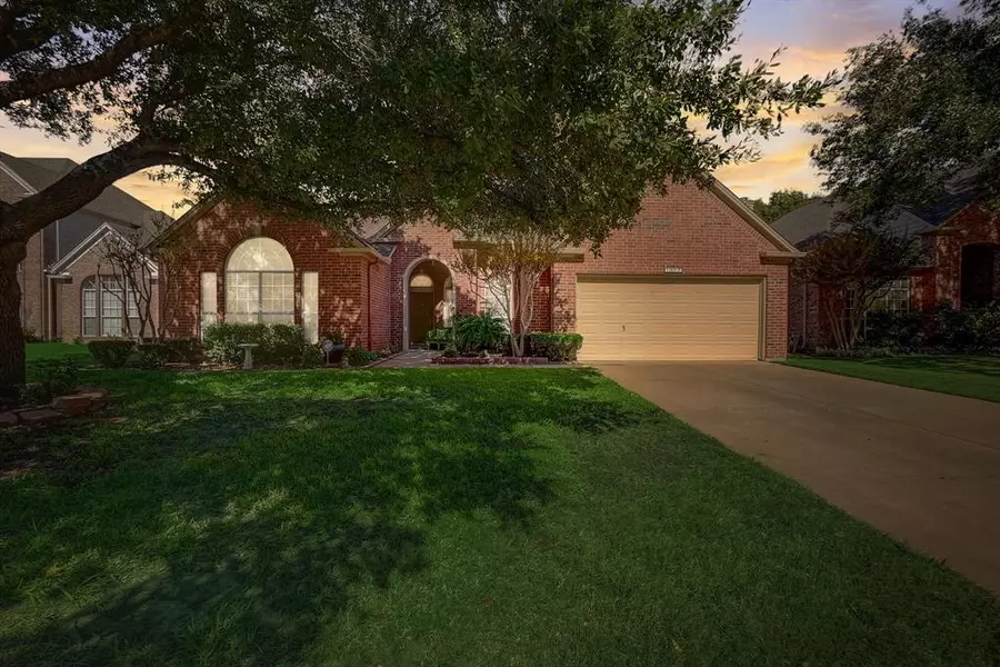 1844 Glen Wood Drive, Grapevine, TX 76051