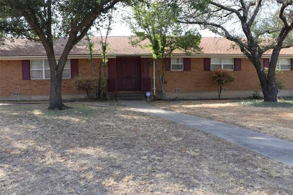 1202 Greenbriar Lane, Cleburne, TX 76033