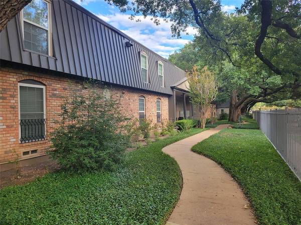 5322 Fleetwood Oaks Avenue #242,  Dallas,  TX 75235