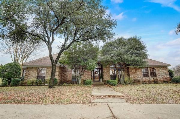 804 Rock Creek Drive, Oak Leaf, TX 75154