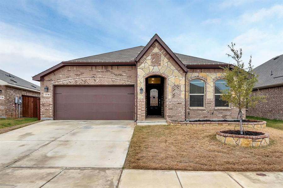 3205 Buckskin Trail, Aubrey, TX 76227