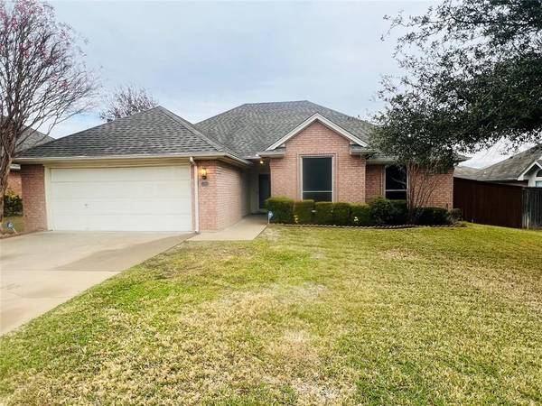 1200 Highcrest Drive, Burleson, TX 76028