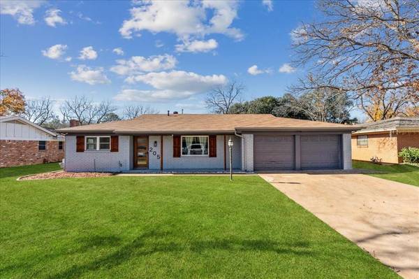 205 Belmont Drive, Hurst, TX 76053