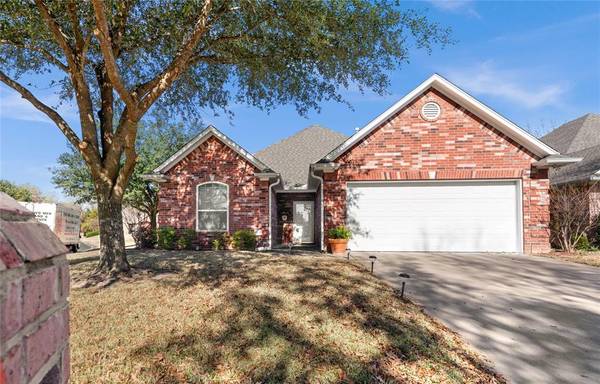 1927 Hollyglen Drive, Tyler, TX 75703