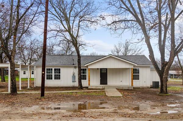 400 N Broadway Street, Blanket, TX 76432