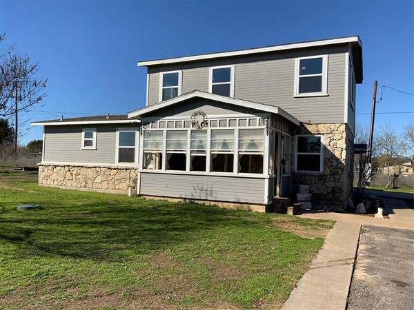 3010 Mistletoe Street, Granbury, TX 76048