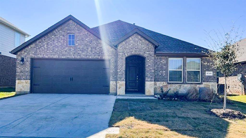 3713 Tumble Weed Lane, Aubrey, TX 76227