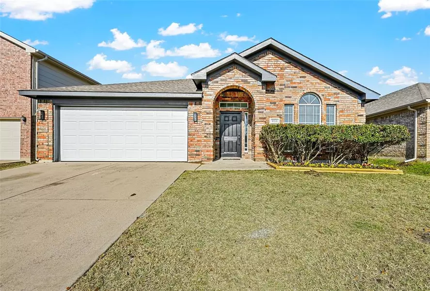 9113 River Falls Drive, Fort Worth, TX 76118