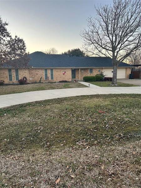 131 Ridgeway Drive, Red Oak, TX 75154