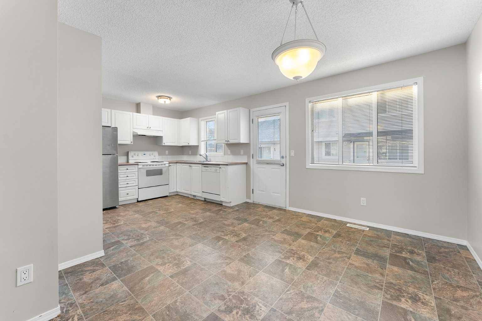 Airdrie, AB T4B2T2,4 Stonegate DR NW #31