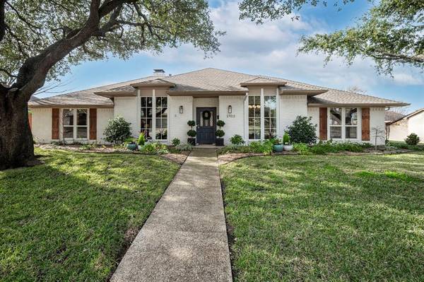 2702 Raintree Drive,  Carrollton,  TX 75006