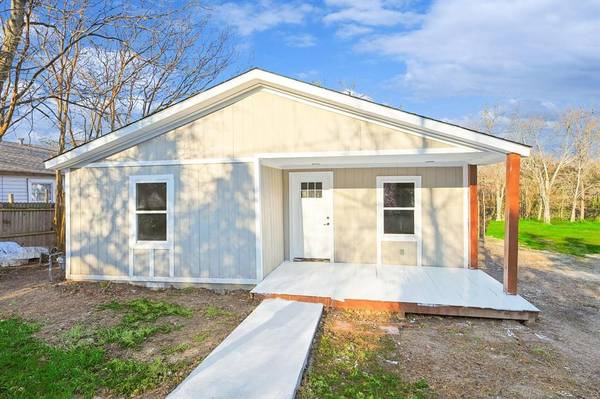 207 Young Street, Waxahachie, TX 75165