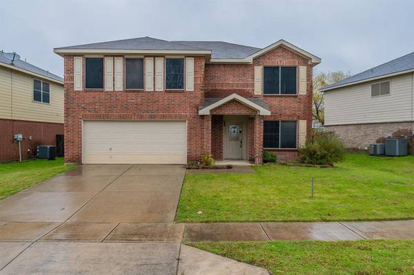 8444 Shallow Creek Drive, Fort Worth, TX 76179