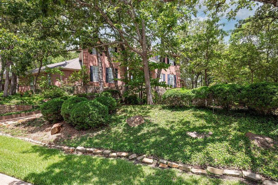 302 W Charlottesville Avenue, Colleyville, TX 76034