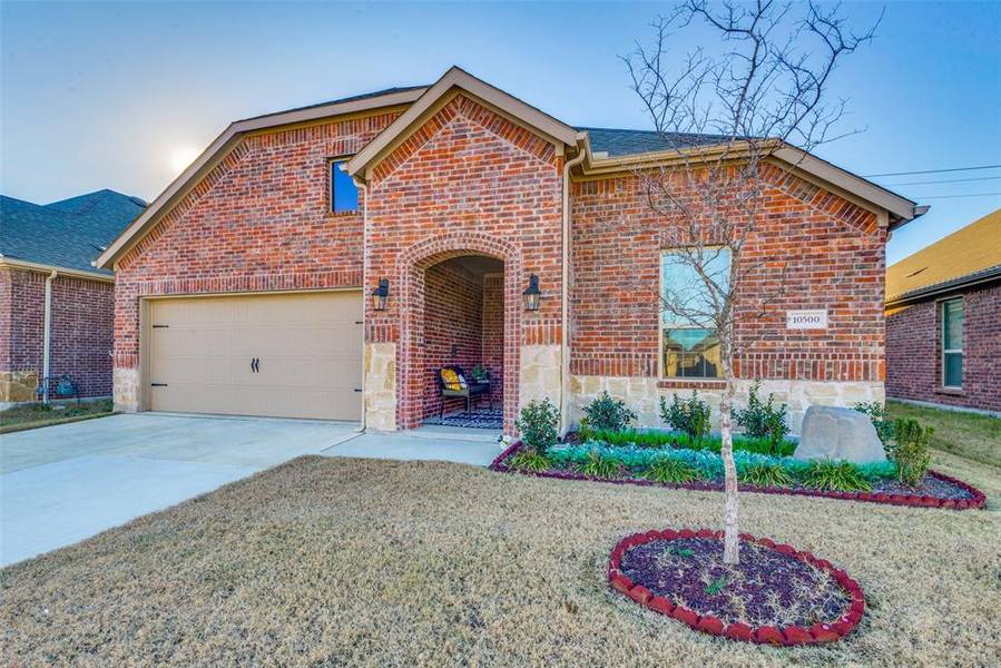 10500 Fountain Gate Street, Aubrey, TX 76227