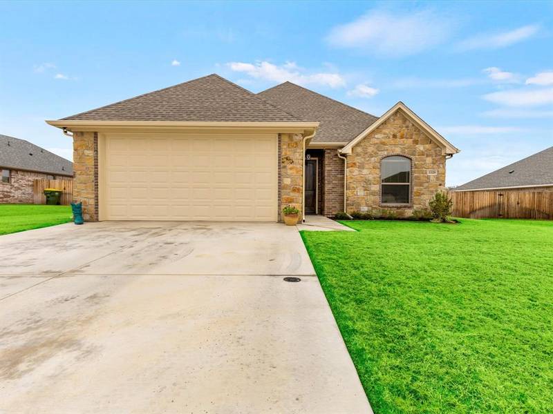 3329 Arrow Creek Drive, Granbury, TX 76049