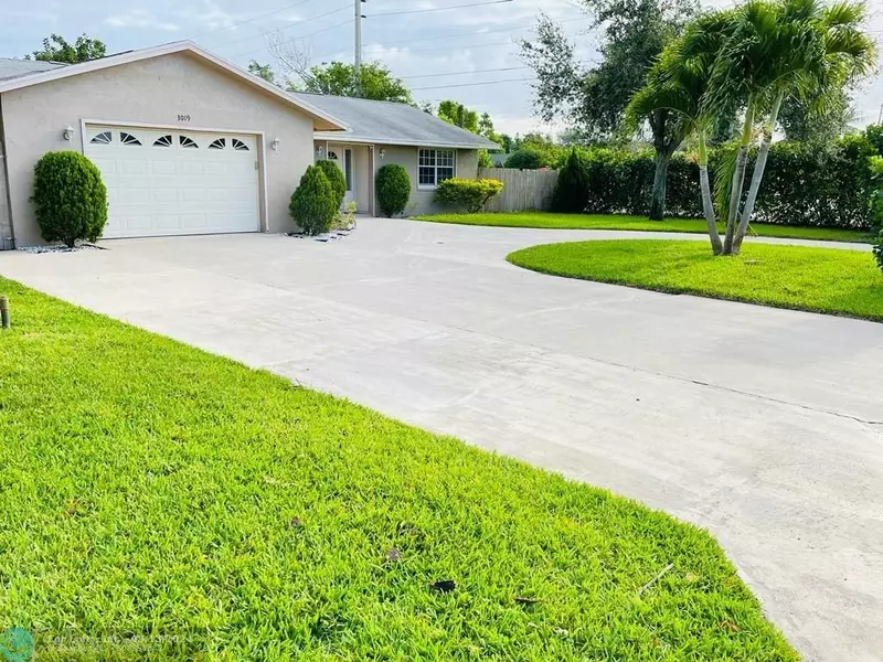 3019 Seagrape Rd, Lake Worth, FL 33462