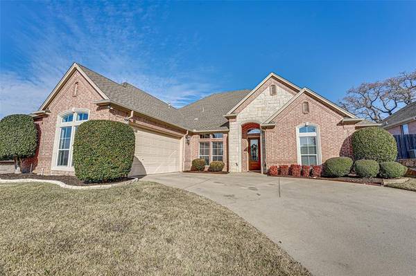 917 Crestview Drive,  Bedford,  TX 76021